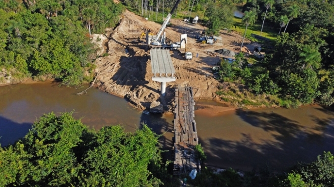 Ponte do Rio Jauru entre Alcinópolis e Figueirão está com 30% concluído.