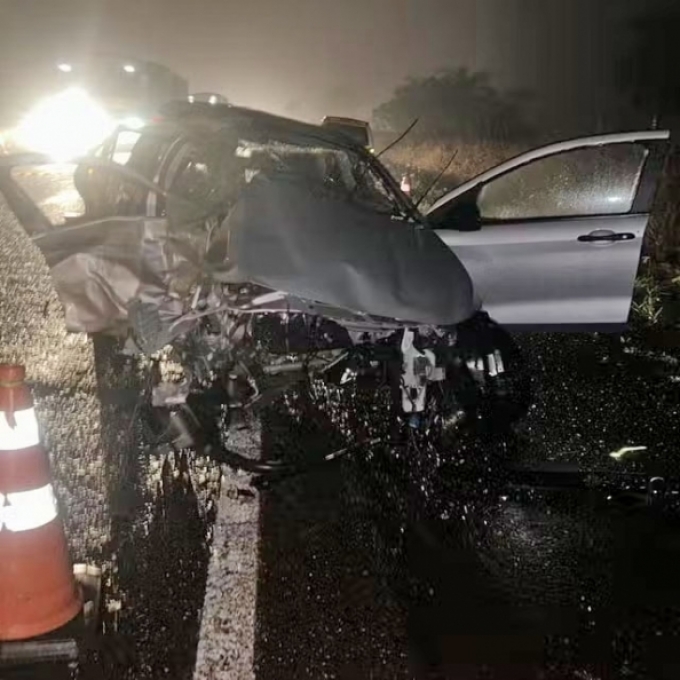 Duas pessoas morrem e cinco ficam feridas em colisão frontal entre carros na BR-163