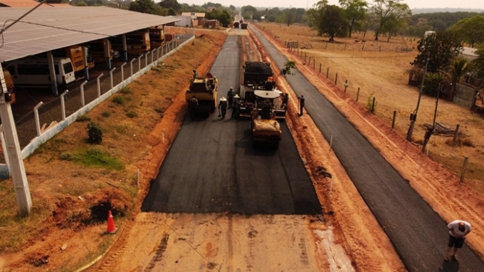 Alcinópolis não para nem final de semana, empresa está trabalhando em pavimentação.