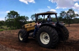 Trator é furtado de fazenda entre Figueirão e Costa Rica e dono procura p