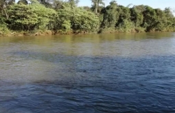Homem morre afogado ao cair em rio durante pescaria com a esposa em MS