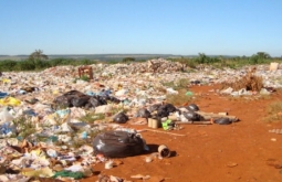 Prefeito de Goiás é condenado por danos ambientais causados por lixão.