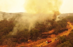 Fogo queima mais de 30 mil hectares no município de Alto Araguaia MT.