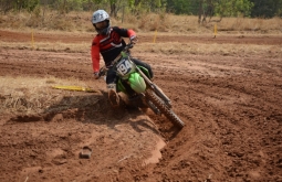 Campeonato Estadual de Motocross é encerrado com muita adrenalina e emoção em Figueirão.