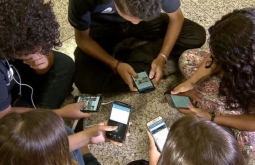 Proibição do uso de celular em escolas é aprovada por comissão