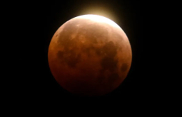 'Lua de Sangue': Eclipse total da Lua acontece na madrugada de sexta-feira