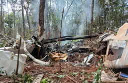 Piloto de MS morre após queda de avião agrícola em fazenda de MT.