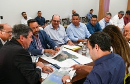 Vereadores acompanham reunião com governador e mostram legislativo atuante, em Alcinópolis