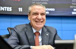 Deputados aprovam proposta de Paulo Corrêa que permite quitar IPVA e licenciamento na abordagem