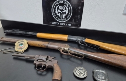 Homem foge do local de acidente por ter armas no carro, mas acaba preso em Costa Rica