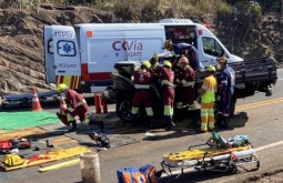 Ultrapassagem proibida causa acidente grave e deixa motorista ferido na BR-163