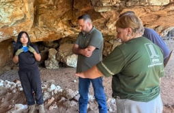 Escavações arqueológicas na Gruta da Mesa avançam com descobertas importantes em Alcinópolis
