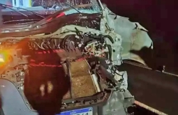 Ambulância fica totalmente destruída ao colidir com bezerra na MS-276