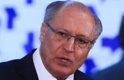 Falha em avião do vice-presidente Alckmin adia retorno de viagem ao Brasil