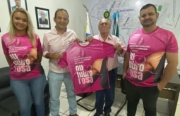 Prefeitura de Figueirão reforça conscientização com entrega de lembranças do Outubro Rosa