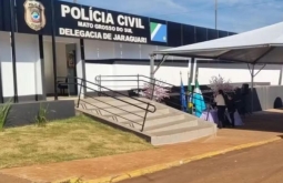 Mulher é esfaqueada mais de 10 vezes após abrigar ex-marido e colega dele em casa