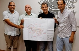 Prefeito, vice-prefeito e chefe de gabinete de Figueirão, se reuniram com secretário da AGESUL