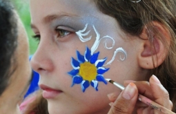 Festa das Crianças reúne famílias e leva alegria à Praça Central de Figueirão