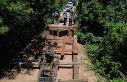 Prefeito Juvenal e Secretário Fernando, visitam obra na ponte do Córrego Gavião região dos morri