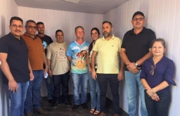 Prefeitura entrega contêineres para motoristas do Transporte Escolar
