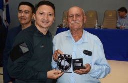 Prefeito de Figueirão recebe honraria da Polícia Militar em solenidade em Coxim