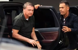 Médicos de Bolsonaro avaliam possibilidade de nova cirurgia, diz boletim