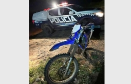 Motocicleta furtada na área rural de Paraíso das Águas é recuperada pela Polícia Militar em Cam