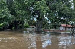 Rio Taquari volta a subir e coloca Coxim em situação de emergência