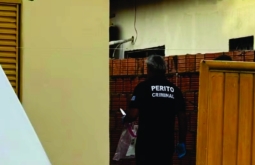 Pai e filho são detidos após mulher ser encontrada morta a facadas em casa