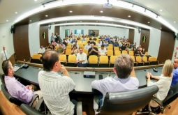 Prefeito e diretora de comunicação de Alcinópolis participam de treiname