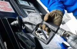 Petróleo cai após Trump dizer que guerra no Irã 'praticamente acabou'