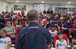 Palestra do CETRAN-MS orienta estudantes sobre uso seguro de ciclomotores e veículos elétricos em 