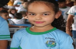 Alunos da REME recebem novos uniformes, em Alcinópolis