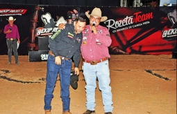 Prefeito Weliton Guimarães é homenageado como embaixador da Ekip Rozeta em noite de emoção, em A