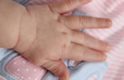 Bebê estuprado e agredido por padrasto morre na Santa Casa de Campo Grande