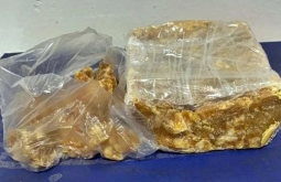 PM prende Mulher com quase 700 gramas de pasta base de cocaína em ônibus 
