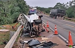 Fiorino capota na BR-163 e motorista fica preso às ferragens em Rio Verde de Mato Grosso