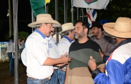 Prefeito de Alcinópolis prestigia abertura do 20º Encontro Estadual de Laço Comprido em Figueirã