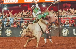 Peão do Paraná supera favoritos e é campeão do Rodeio Internacional de Barretos 2026