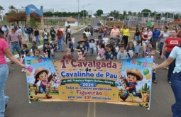 CMEI de Figueirão realiza 1ª Cavalgada de Cavalinho de Pau em comemoração aos 23 anos do municí