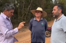 Prefeito Weliton Guimarães percorre estradas rurais, acompanha serviços e ouve produtores em Alcin