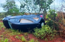 Carro funerário que pertenceu à Britopax capota entre Figueirão e Camapuã após aquaplanagem