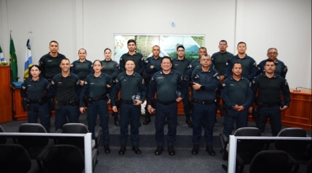 Entrega de medalhas por tempo de serviço aos Policiais Militares