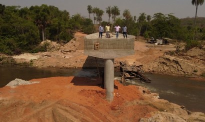 Prefeito Dalmy e secretário Cleiton visita Ponte do Rio Jauru.